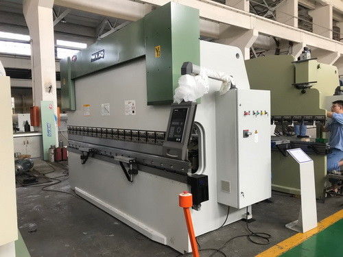 مصنع الفرامل الصحافة CNC 130 طن آلة الصحافة الميكانيكية لتشكيل الصفائح المعدنية
