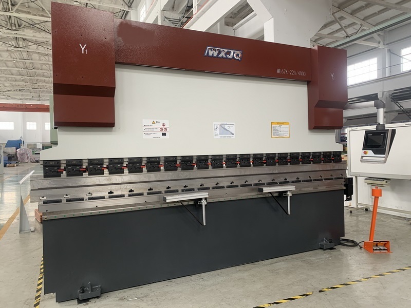 أحدث مدونات الشركة حول هل يمكن لمكابس الفرامل CNC التعامل مع الألواح الطويلة والسميكة؟ كيف يتم ضمان سلامة المشغل؟