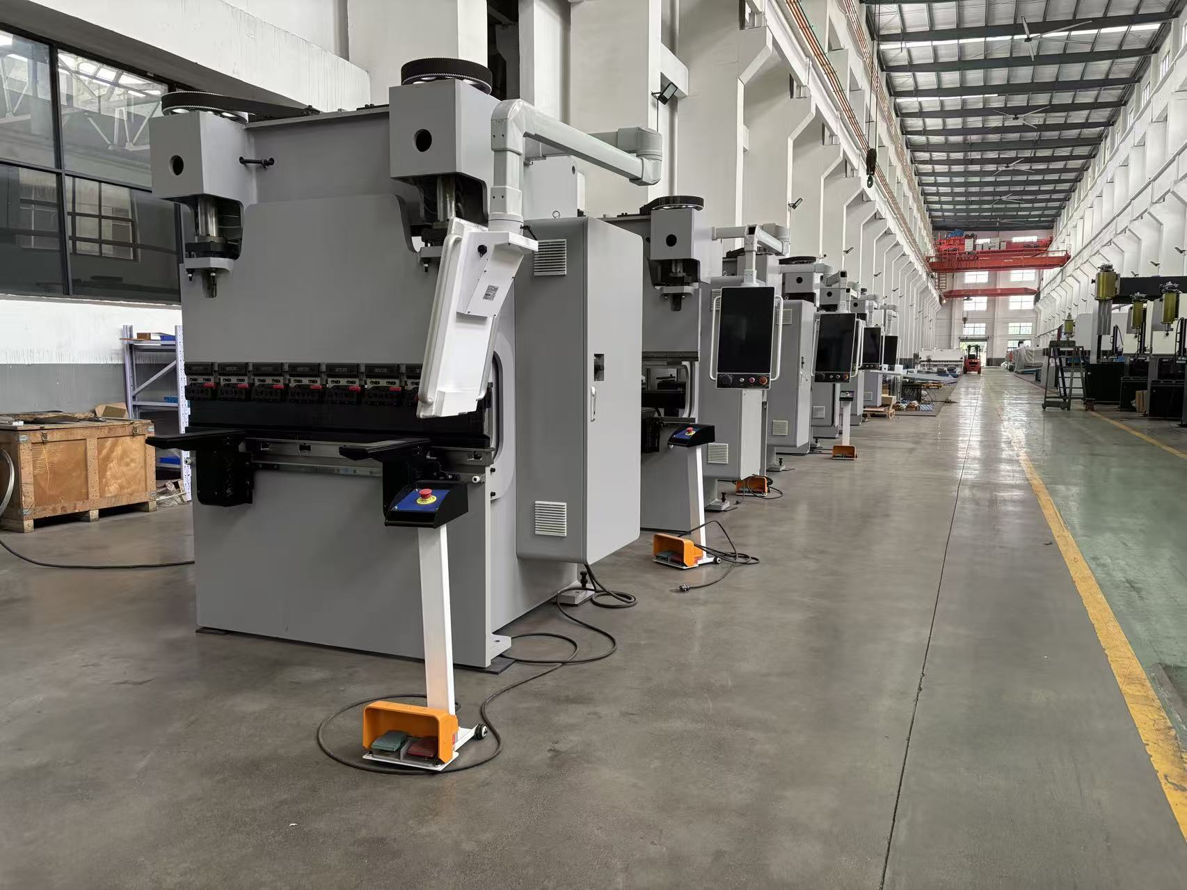 أحدث مدونات الشركة حول What Press Brake Tooling Should You Choose for Stainless Steel, Carbon Steel and Aluminum Bending?