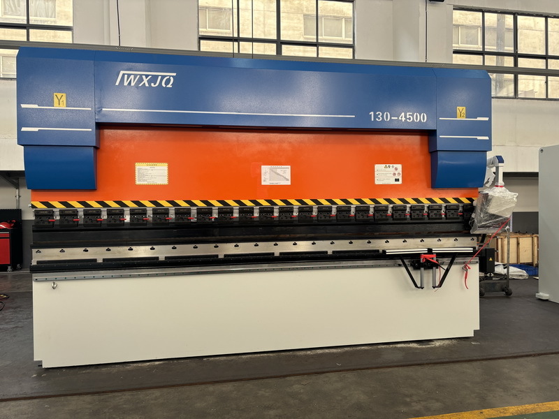 أحدث مدونات الشركة حول How to Choose the Right Press Brake Machine for Different Sheet Metal Thicknesses and Materials