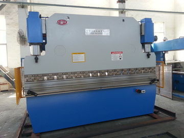 100-400T أجهزة الفرامل المعدنية الصفيحة الضغط مع نظام التحكم PLC