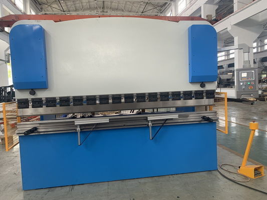 شراء مكابح CNC الهيدروليكية للضغط مع 6000mm Max طول الانحناء 400KN Max الضغط و 6mm Max سمك الانحناء للصلب لوحة الانحناء online manufacture