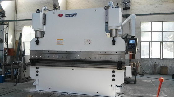 شراء مضاعفات التحكم الدقيقة 400T CNC الفرامل الهيدروليكية الصحافة Gooseneck اللكمات ويموت online manufacture