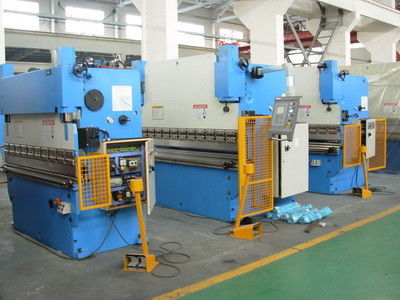 شراء 7000KG قدرة الحمل 5000*2500*3000ملم فرامل الضغط المعدني مع نظام تحكم PLC للإنحناء الدقيق online manufacture