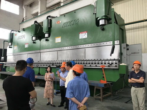شراء Tandem Press Brake with Max Open Height 300-1500 Mm, Table Length 2000-12000 Mm, and Max Bending Angle 30-180 Degrees online manufacture