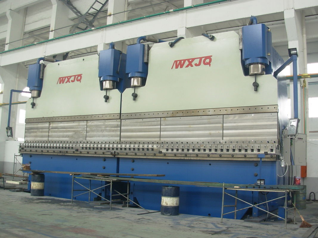الصفيحة المعدنية الهيدروليكية الحاسوب المركزي المضغوط 70 M/Min عرض الطاولة 200 - 800Mm 12m
