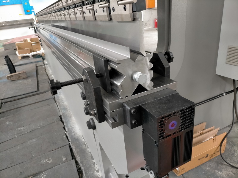 6m أدوات الانحناء CNC الهيدروليكية الصحافة الفرامل 400T ضغط U شكل الشغل