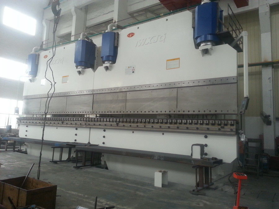 أوتوماتيكي 1300T CNC التانديم الفرامل الهيدروليكية الفرامل 415V / 50Hz طول الانحناء 20 متر
