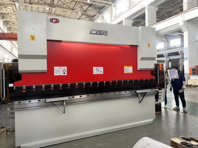 135T ميكانيكي CNC هيدروليكية الفرامل الفرامل 3200mm طول الانحناء