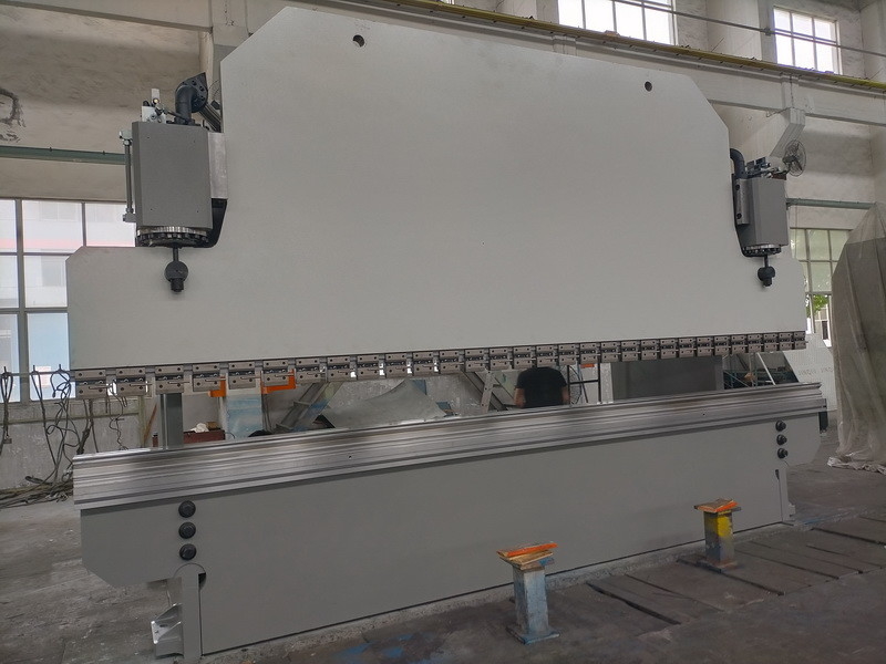 600T CNC الفرامل الهيدروليكية للضغط 14m الطول لثني ورق المعدن وتشكيل