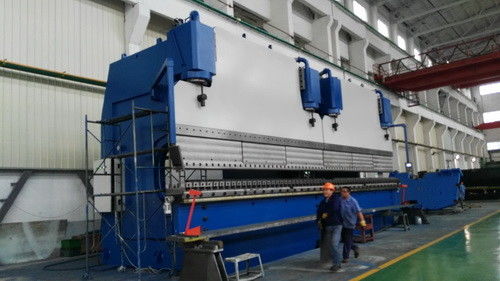 سرعة عالية 1500 طن آلة الفرامل المضغوطة المتوازية CNC 400mm ضربة 300mm ارتفاع مفتوح