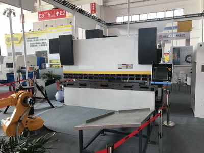 الصفيحة الفولاذ CNC هيدروليكية مطبقة الفرامل آلة ثني 130T طلاء معدني ثني