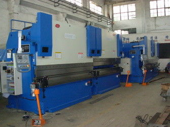 الصفيحة المعدنية الهيدروليكية الحاسوب المركزي المضغوط 70 M/Min عرض الطاولة 200 - 800Mm 12m