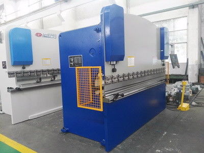 100-400T أجهزة الفرامل المعدنية الصفيحة الضغط مع نظام التحكم PLC