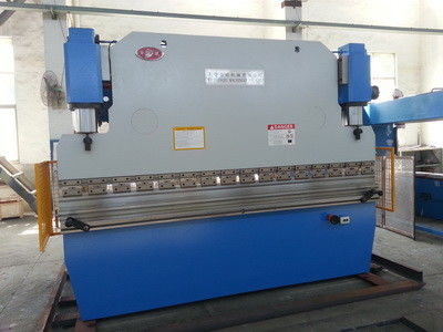 100-400T أجهزة الفرامل المعدنية الصفيحة الضغط مع نظام التحكم PLC