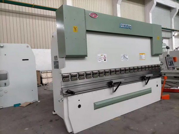 125T قوة CNC الفرامل الهيدروليكية للضغط WE67K125/3200 لصناعة المعادن