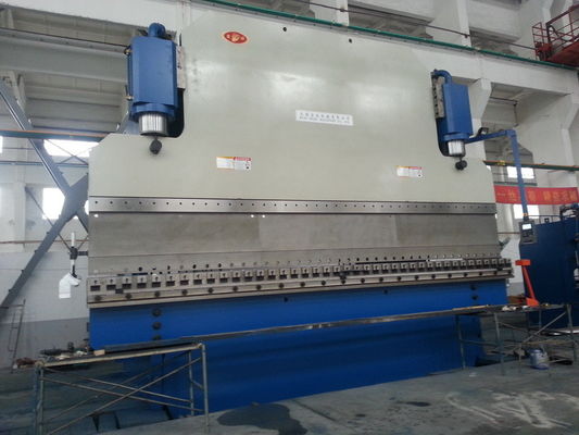 مكابح CNC الهيدروليكية مع 400KN ضغط أقصى 175 درجة زاوية الانحناء القصوى و 6000mm أقصى طول الانحناء للصفيحة المعدنية